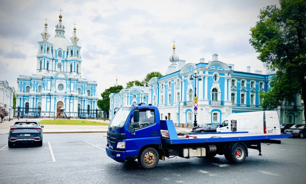 Эвакуатор в Центральном Районе у Смольного собора