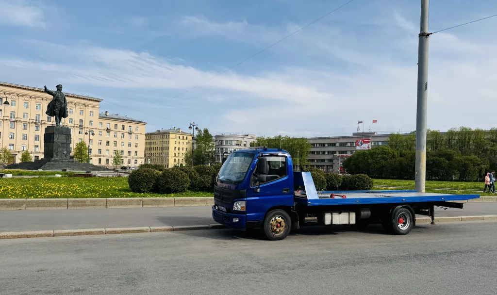 Эвакуатор в Кировском районе у Кировского Сквера